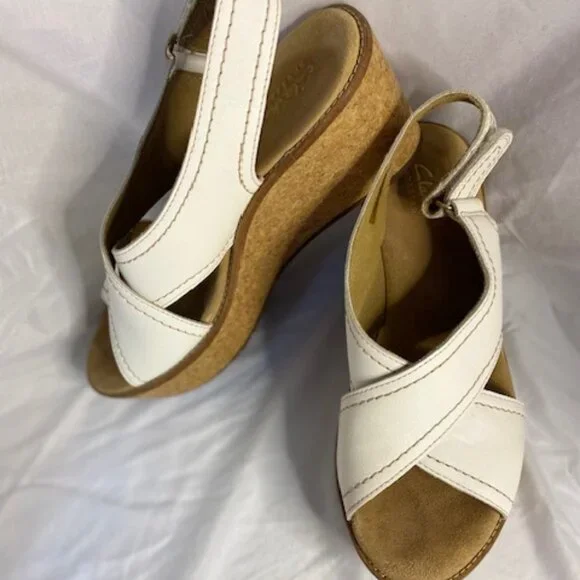 Clarks Artisan women's Leather Wedge Espadrille/Sandal, White size 8M - Picture 2 of 7